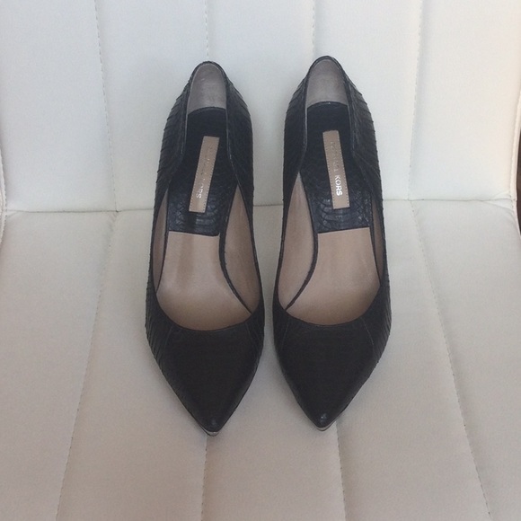 EUC Michael Kors Black Shoes Heels 38 1/2 Made in Italy - Picture 2 of 16